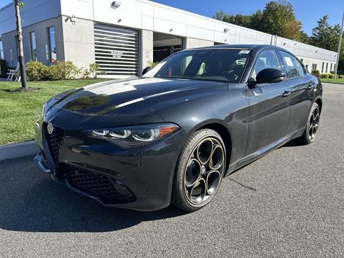 New 2025 Alfa Romeo Giulia AWD w/ Driving Assist Package image 4