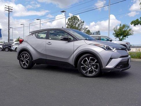 Certified 2019 Toyota C-HR XLE FWD image 4