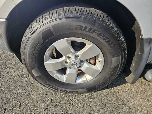 Used 2012 Nissan Frontier SL RWD image 7