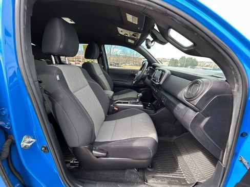 Used 2021 Toyota Tacoma TRD Off-Road w/ Technology Package image 32