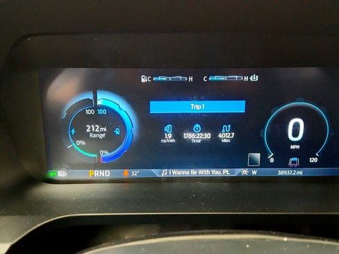 Used 2023 Ford F150 Lightning Lariat image 12