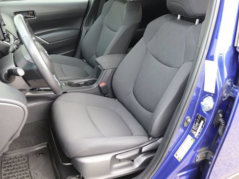 Used 2022 Toyota Corolla Cross LE AWD/4WD image 6