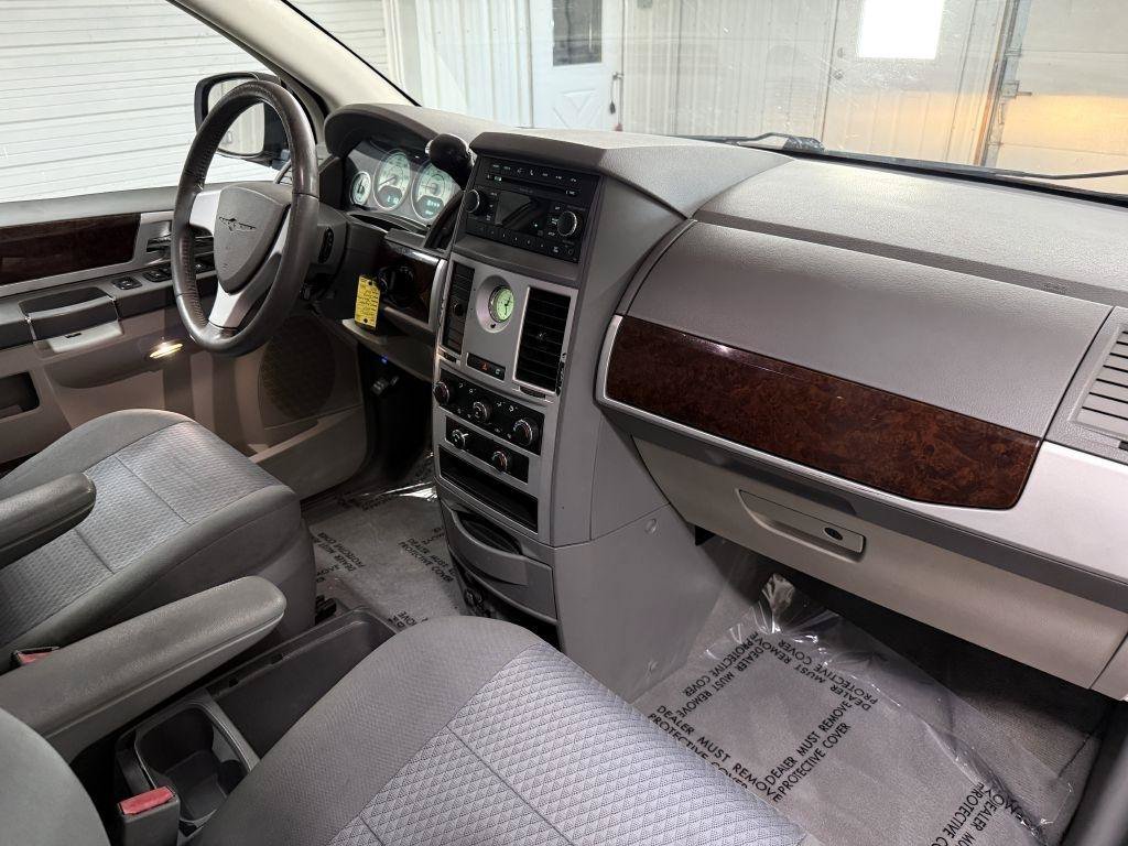 Used 2010 Chrysler Town & Country Touring FWD image 26