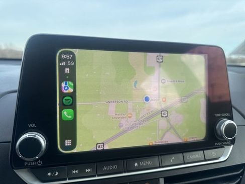 Used 2025 Nissan Altima 2.5 SV image 3