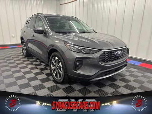 Used 2025 Ford Escape Platinum AWD/4WD image 1