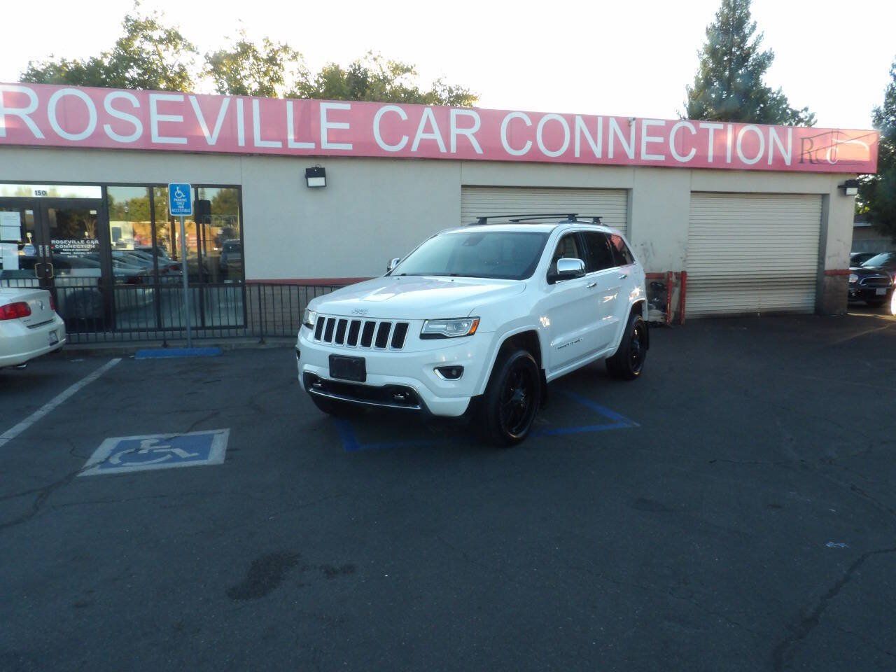 Used 2014 Jeep Grand Cherokee Overland w/ Advanced Technology Group AWD/4WD image 1