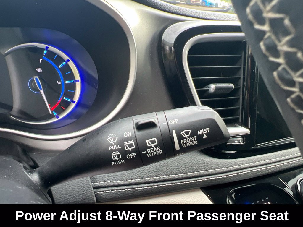 Used 2022 Chrysler Pacifica Touring-L w/ Uconnect Theater Family Group FWD image 38