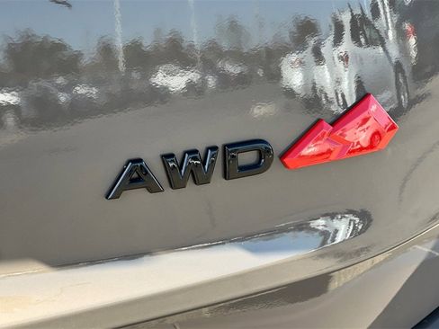 Used 2025 Nissan Rogue SV image 28