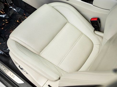 Used 2022 Jaguar E-PACE SE image 15