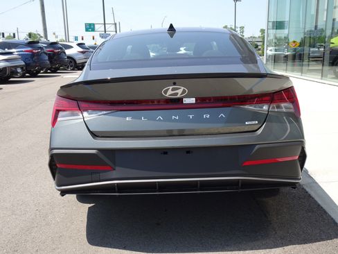 New 2025 Hyundai Elantra SEL FWD image 5