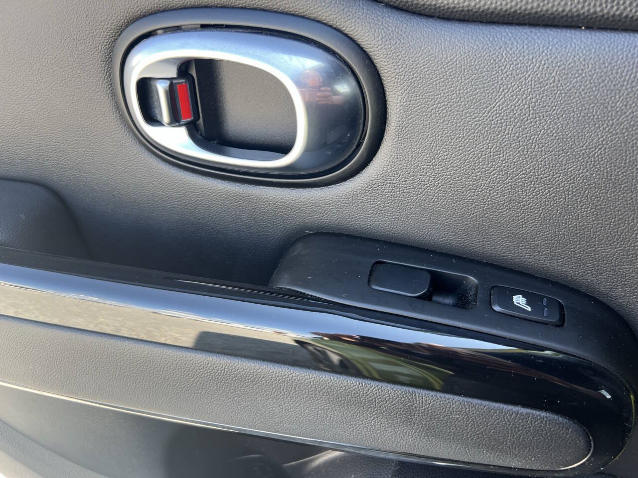 Used 2014 Kia Soul ! w/ Sun & Sound Package FWD image 12