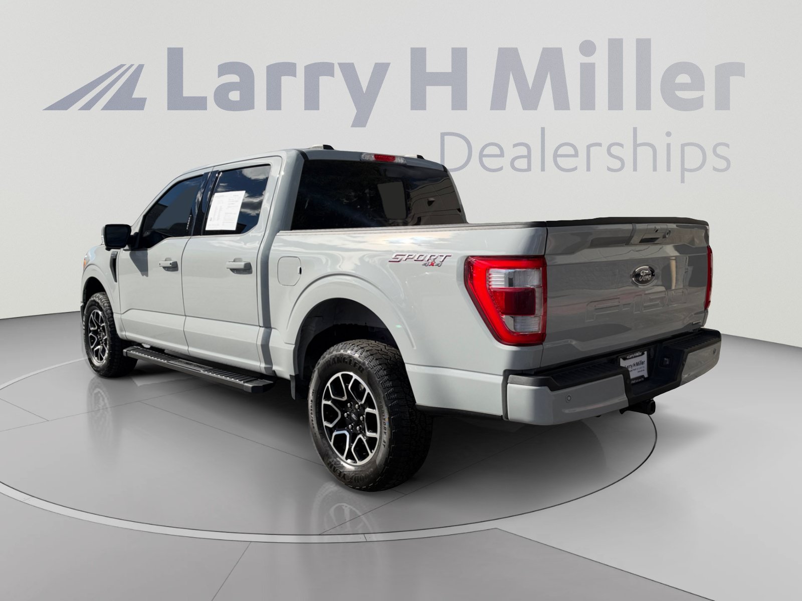 Used 2023 Ford F150 Lariat AWD/4WD image 3