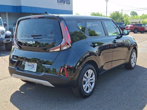Used 2025 Kia Soul LX FWD image 4