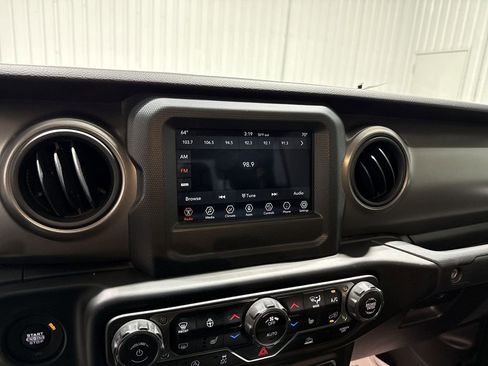 Used 2022 Jeep Gladiator Willys image 13