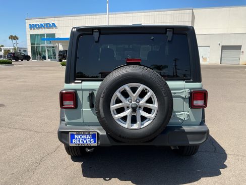 Used 2023 Jeep Wrangler Sport AWD/4WD image 4