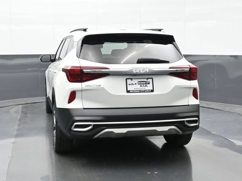 Used 2022 Kia Seltos EX AWD/4WD image 3