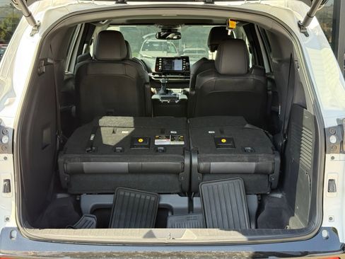 Used 2023 Toyota Sienna XSE AWD/4WD image 16