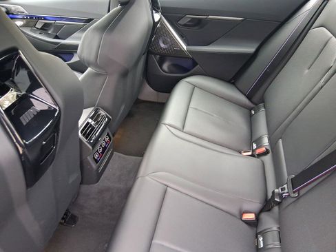 Used 2025 BMW M5 w/ Executive Package image 28