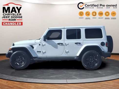 Used 2022 Jeep Wrangler Unlimited Sahara AWD/4WD image 16