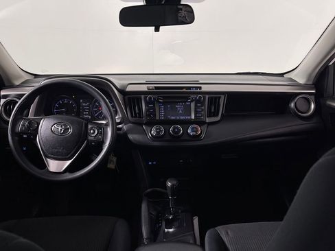 Used 2018 Toyota RAV4 LE image 14