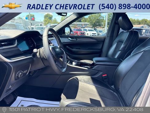 Used 2023 Jeep Grand Cherokee L Laredo AWD/4WD image 3
