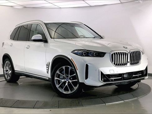 Used 2025 BMW X5 xDrive50e AWD/4WD image 33