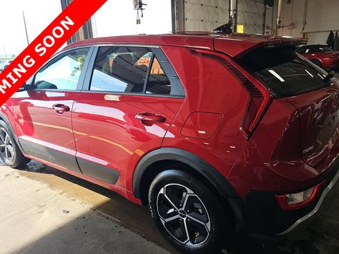 Used 2025 Kia Niro LX FWD image 5