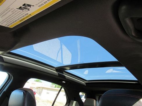Used 2023 Chevrolet Equinox RS FWD image 34