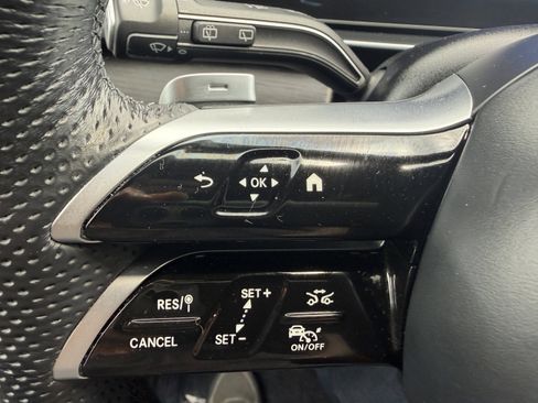 Used 2024 Mercedes-Benz GLS 450 4MATIC image 43