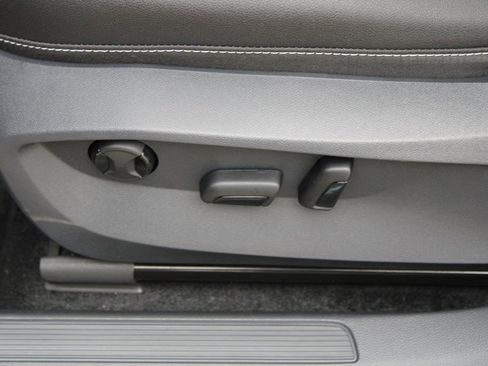 New 2026 Volkswagen Taos SEL AWD/4WD image 10