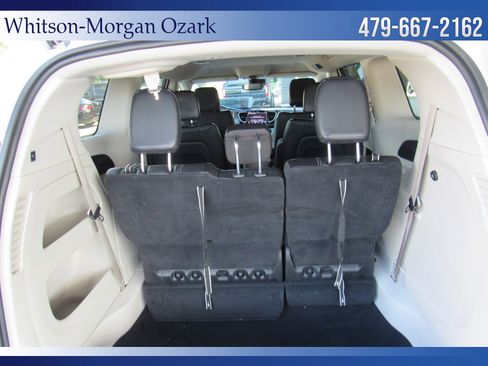 Used 2022 Chrysler Pacifica Touring-L image 25
