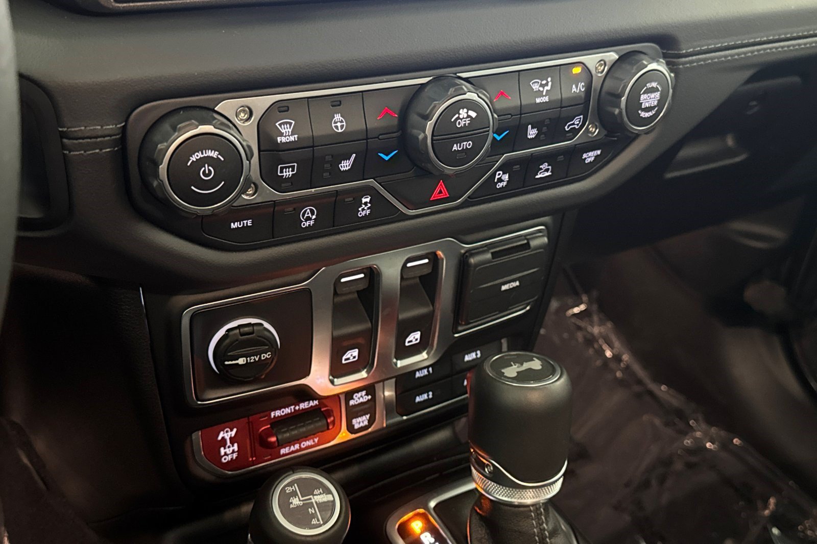 Used 2026 Jeep Wrangler Rubicon AWD/4WD image 18
