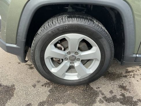 Used 2018 Jeep Compass Latitude w/ Cold Weather Group image 9