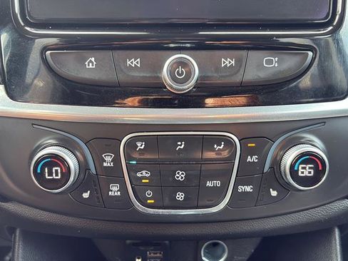 Used 2021 Chevrolet Traverse RS AWD/4WD image 29