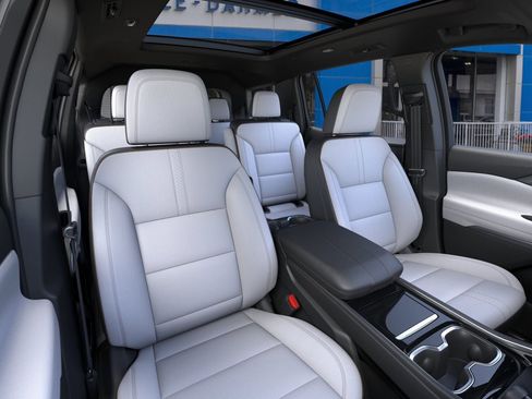 New 2026 Chevrolet Traverse High Country w/ LPO, Floor Liner Package AWD/4WD image 16