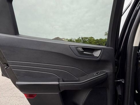 Used 2022 Ford Escape SE image 11