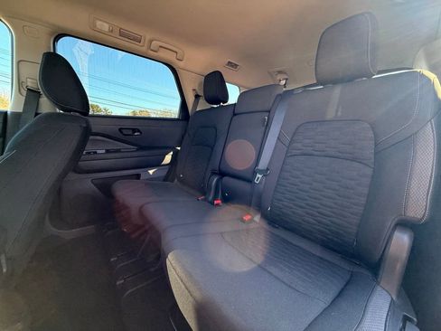 Used 2025 Nissan Pathfinder SV image 13