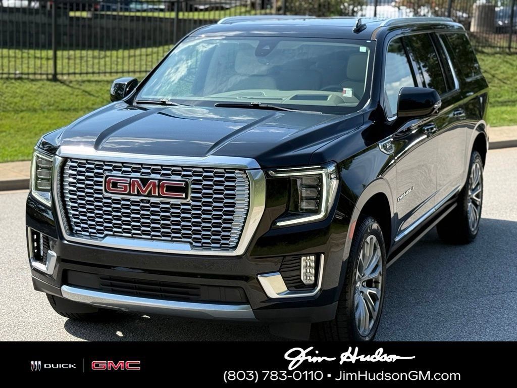 Used 2021 GMC Yukon XL Denali w/ Denali Premium Package AWD/4WD image 12