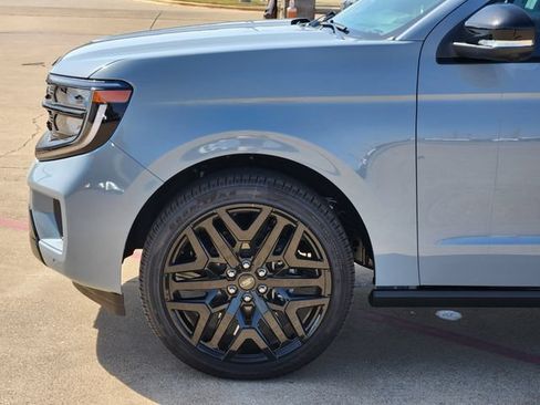 New 2027 Ford Expedition Platinum w/ Stealth Performance Package AWD/4WD image 9