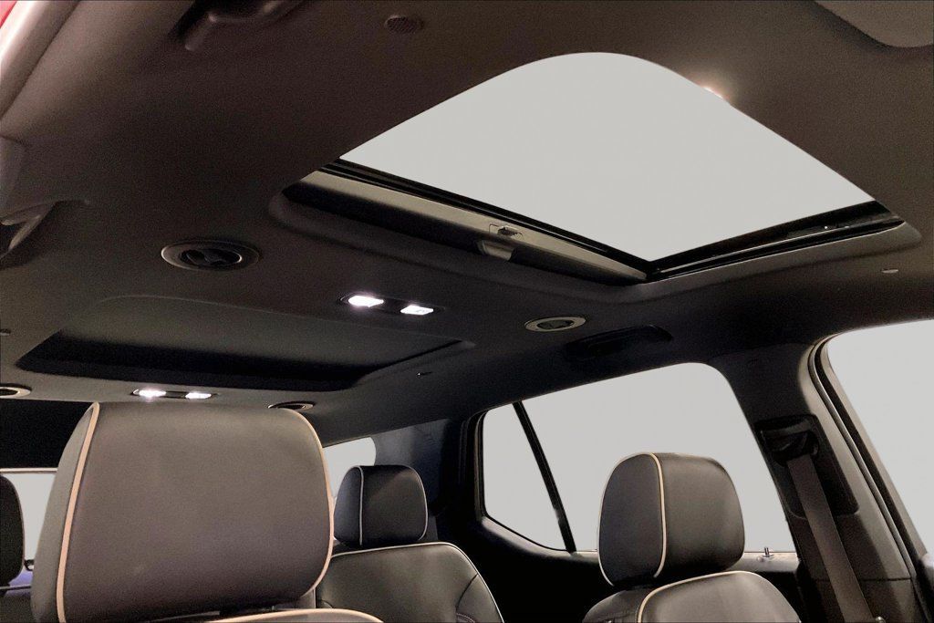 Used 2023 Chevrolet Traverse Premier AWD/4WD image 29