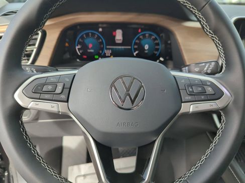 New 2026 Volkswagen Atlas SE image 44