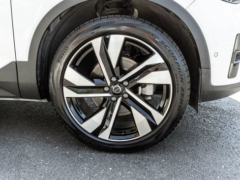 Used 2025 Volvo XC40 B5 Plus AWD/4WD image 4