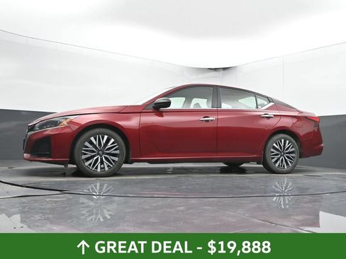 Used 2025 Nissan Altima 2.5 SV FWD image 50
