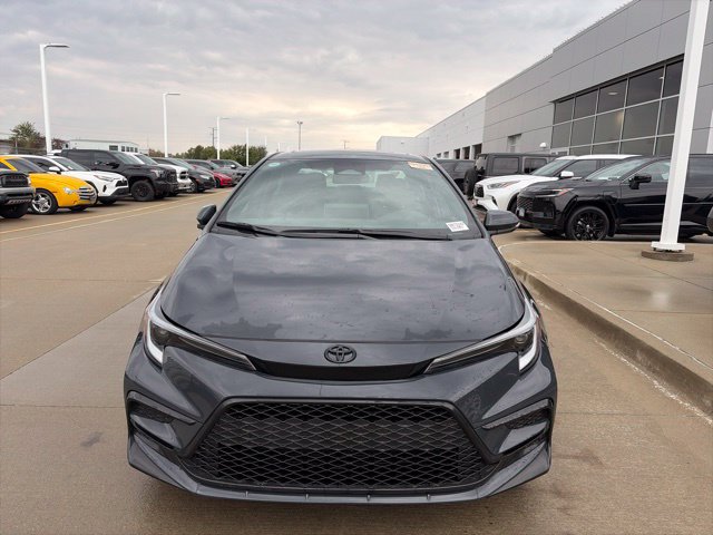 Used 2025 Toyota Corolla SE w/ SE Premium Package FWD image 2