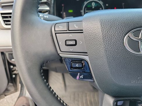 Used 2025 Toyota Camry SE w/ Convenience Package FWD image 22