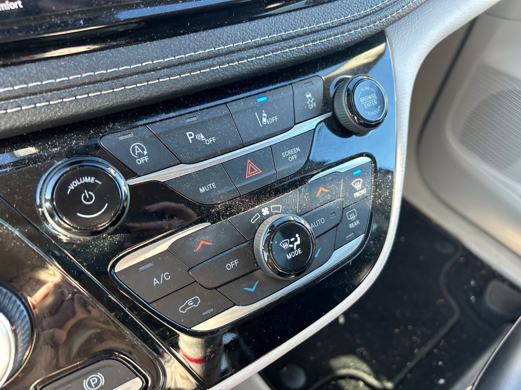 Used 2023 Chrysler Pacifica Touring-L w/ Uconnect Theater Family Group AWD/4WD image 14