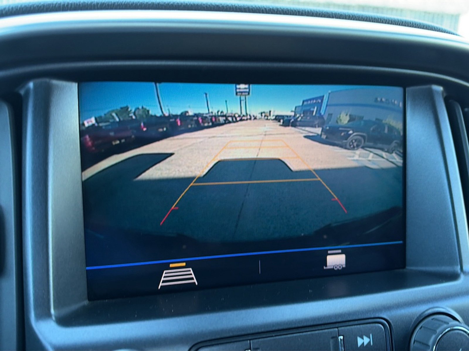 Used 2022 Chevrolet Colorado LT w/ Safety Package AWD/4WD image 32