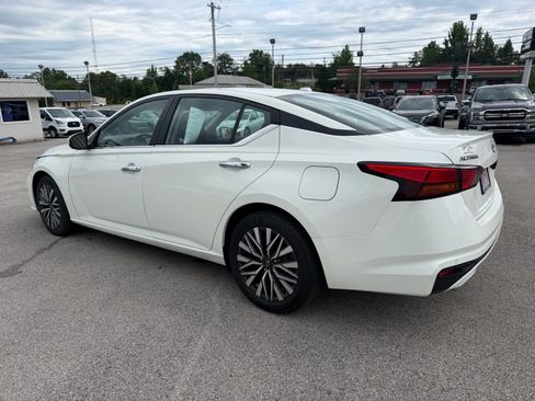 Used 2024 Nissan Altima 2.5 SV w/ SV Premium Package FWD image 11