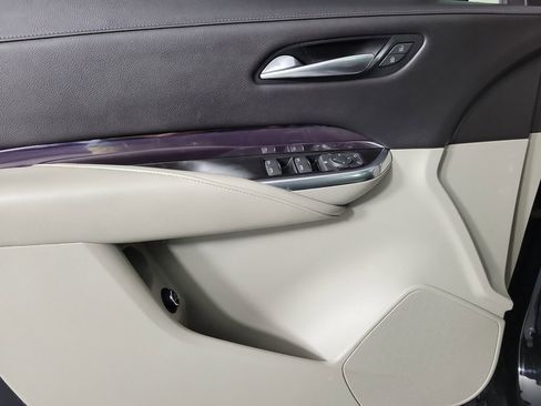 Used 2021 Cadillac XT4 Luxury w/ Cold Weather Package FWD image 19