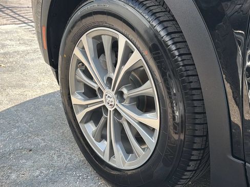 Used 2023 Buick Envision Essence FWD image 91